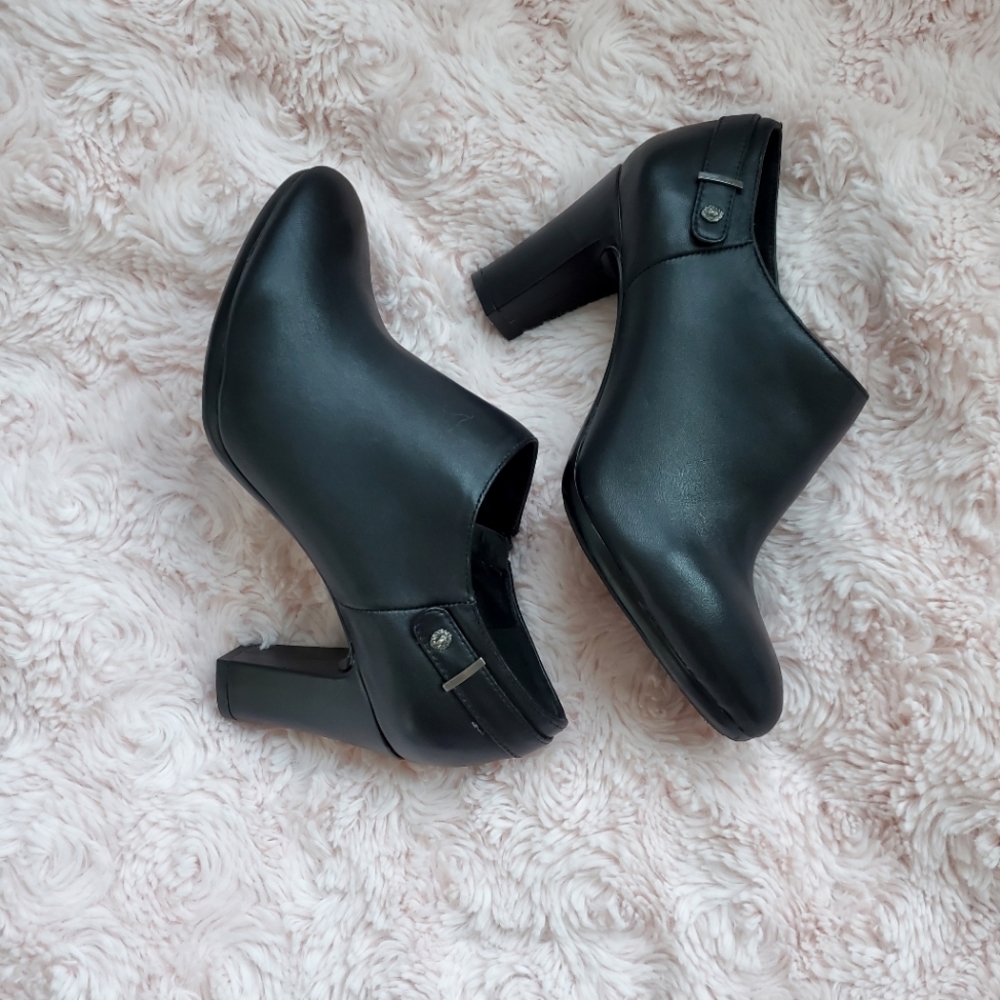 AK Black Anne Klein booties size 7